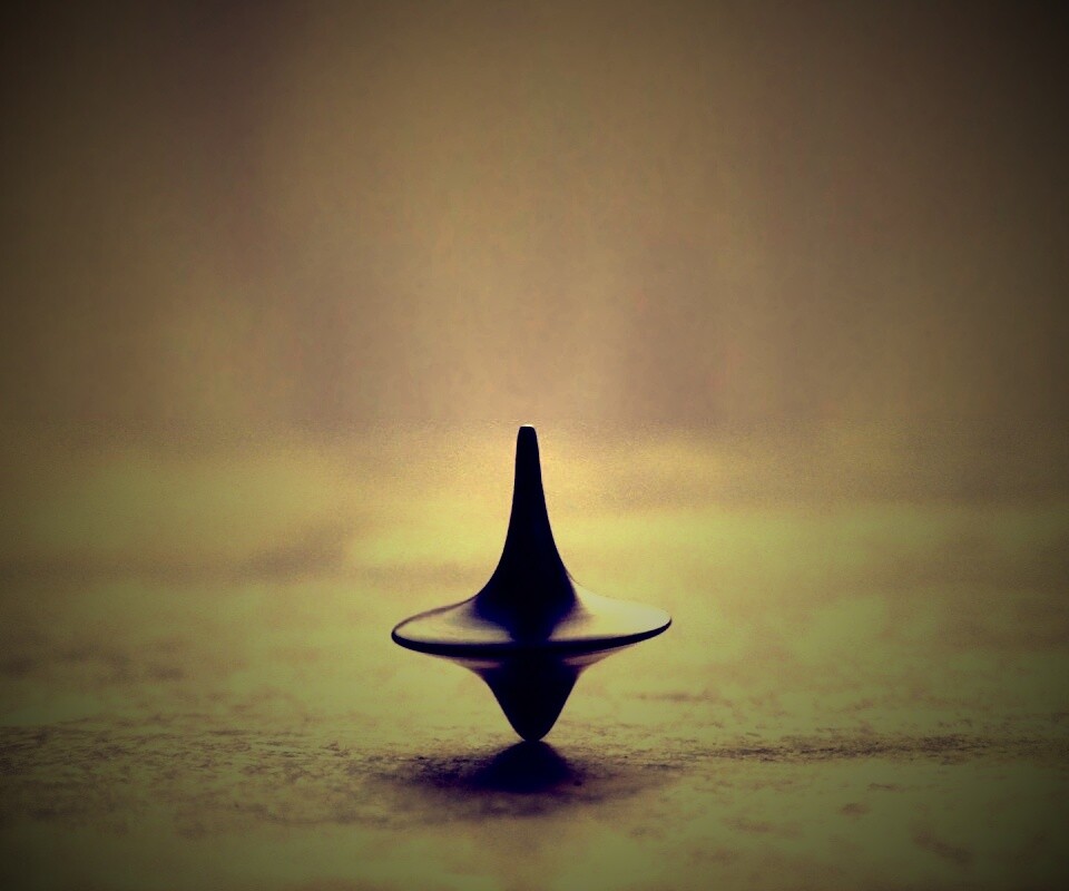 Волчок обои