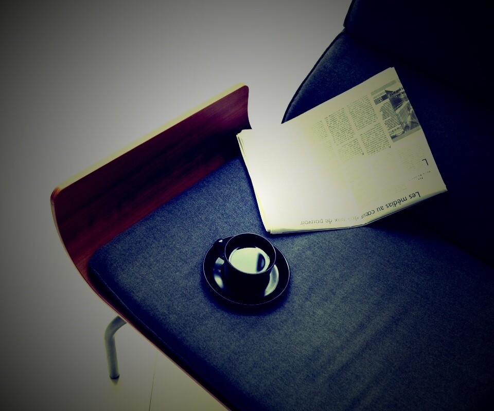 Кофе на стуле обои