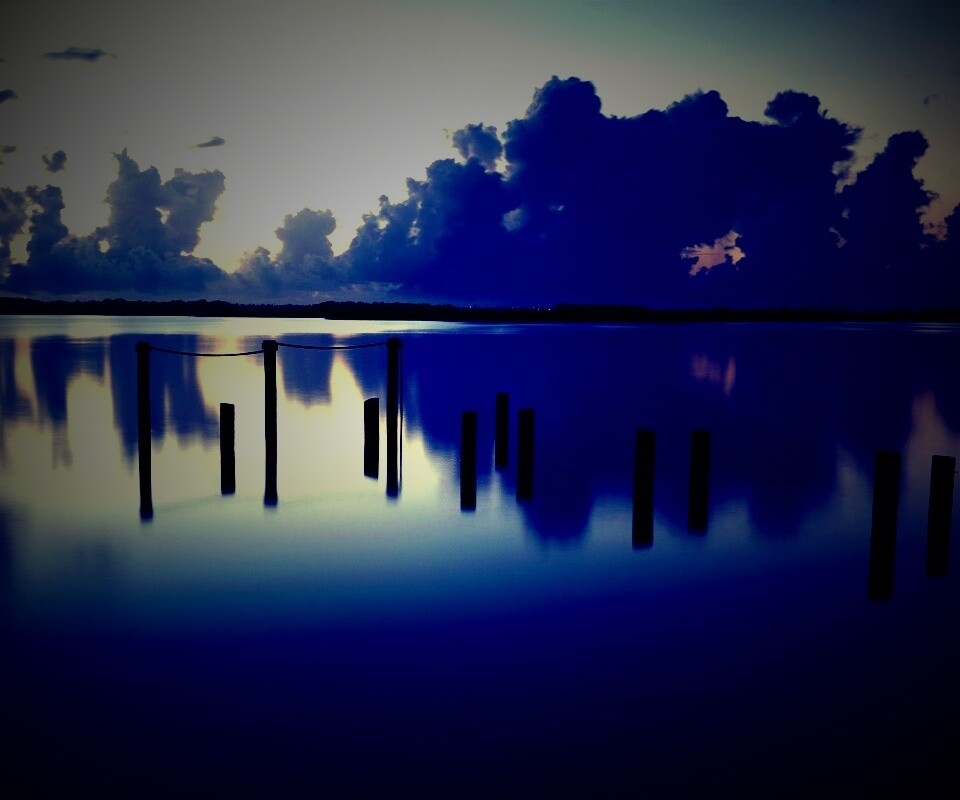 Остров вдалеке обои