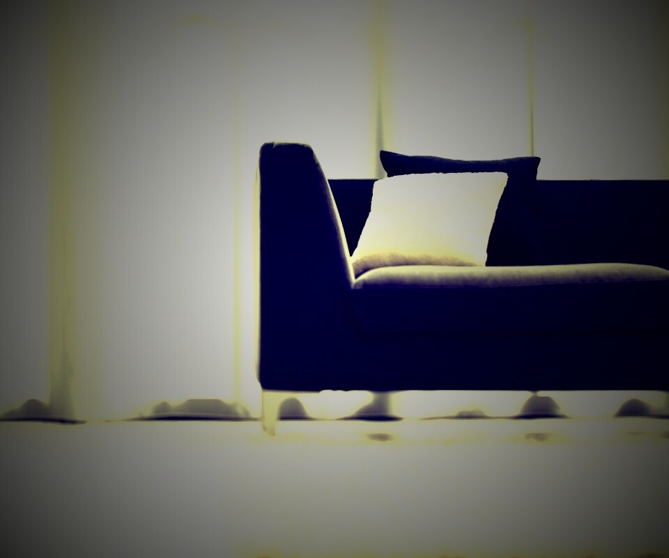 Диван с черной и белой подушками обои