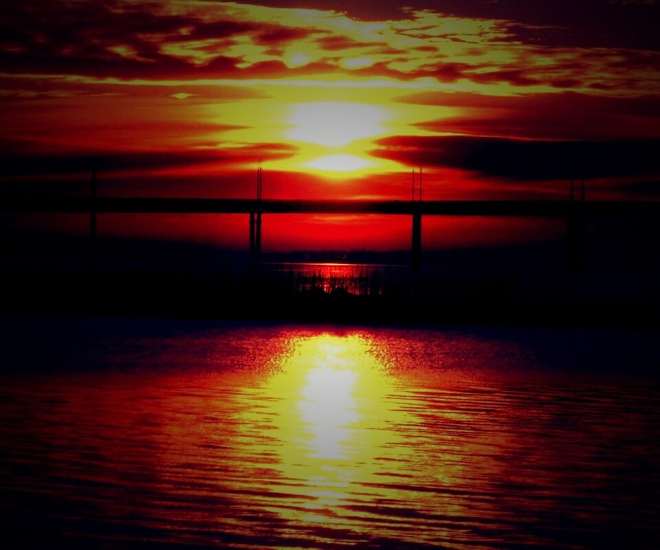 Мост на фоне заката обои