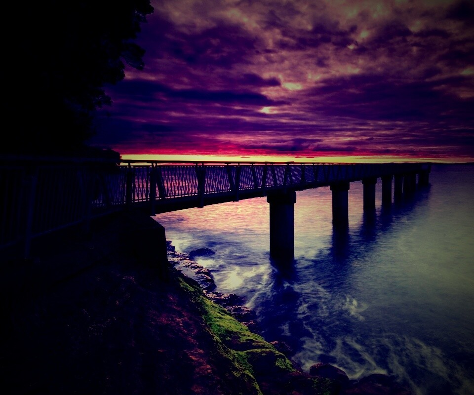 Уходящий в даль причал обои