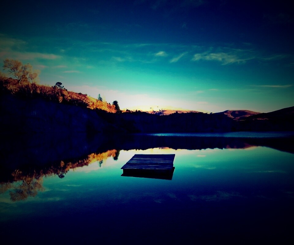 Уединенное озеро обои