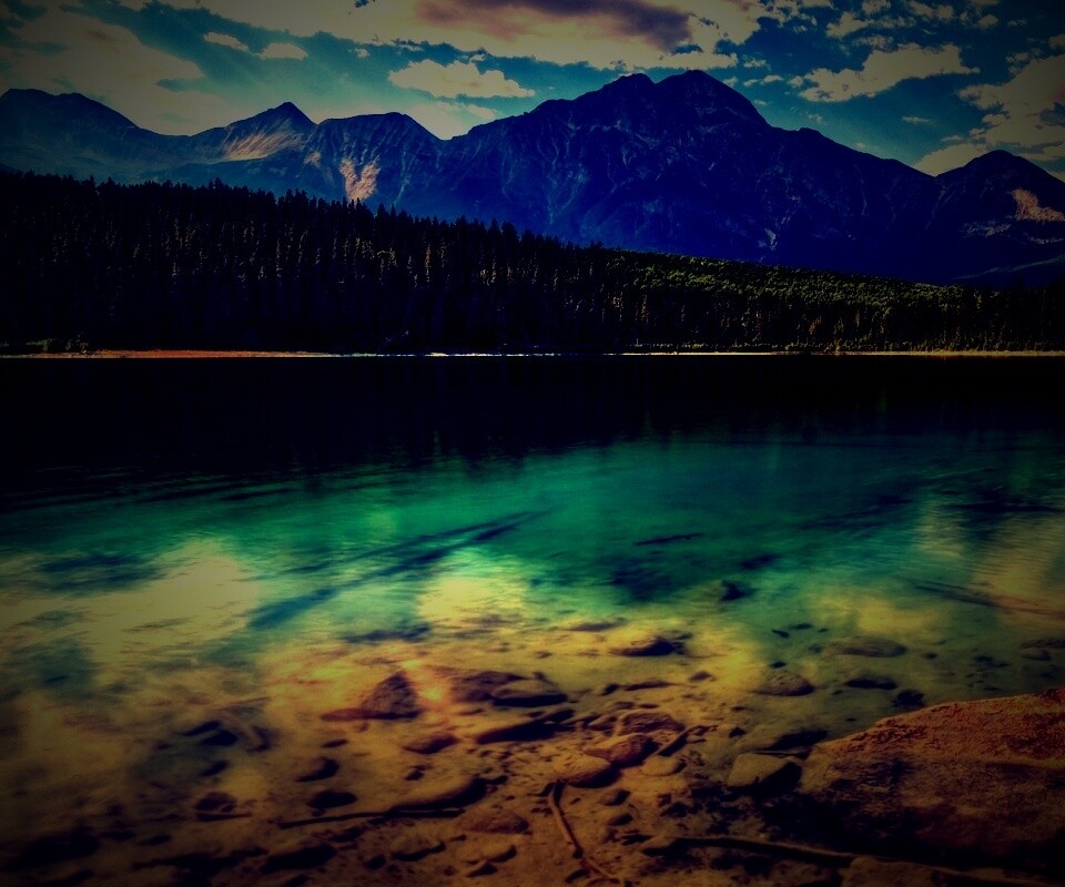 Зеленое озеро обои