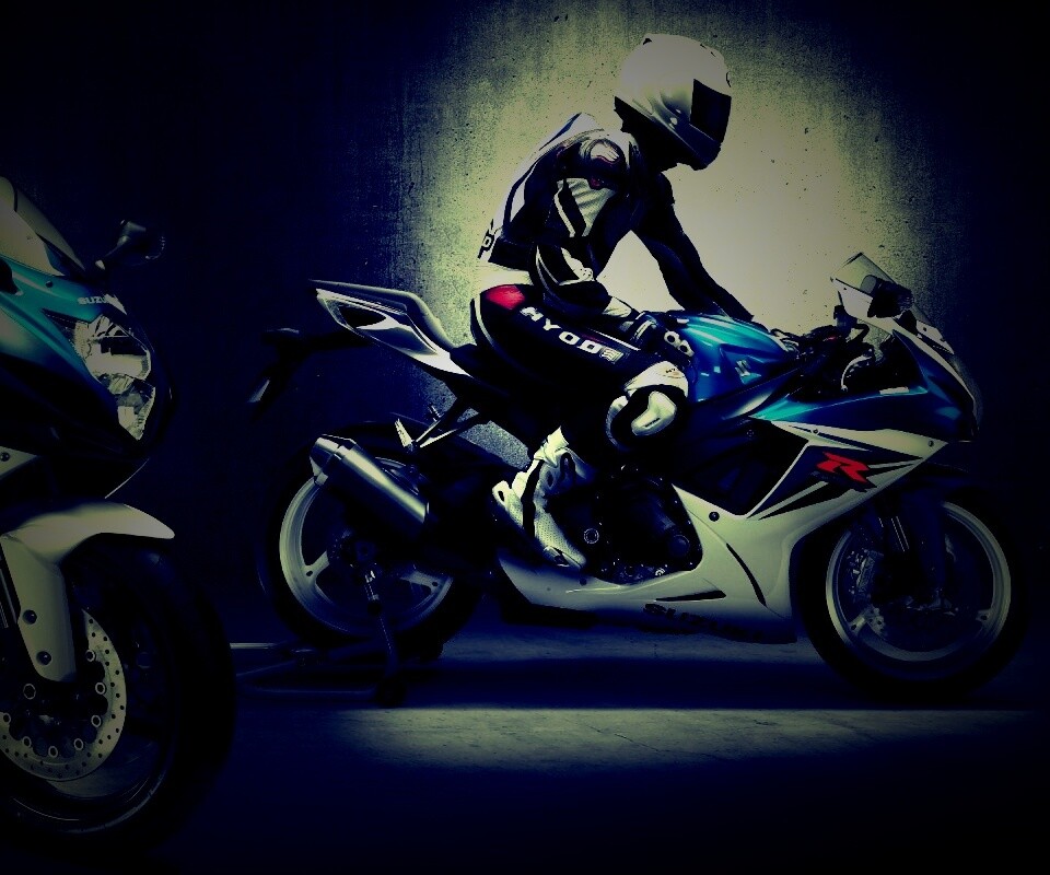 Suzuki и мотоциклист обои