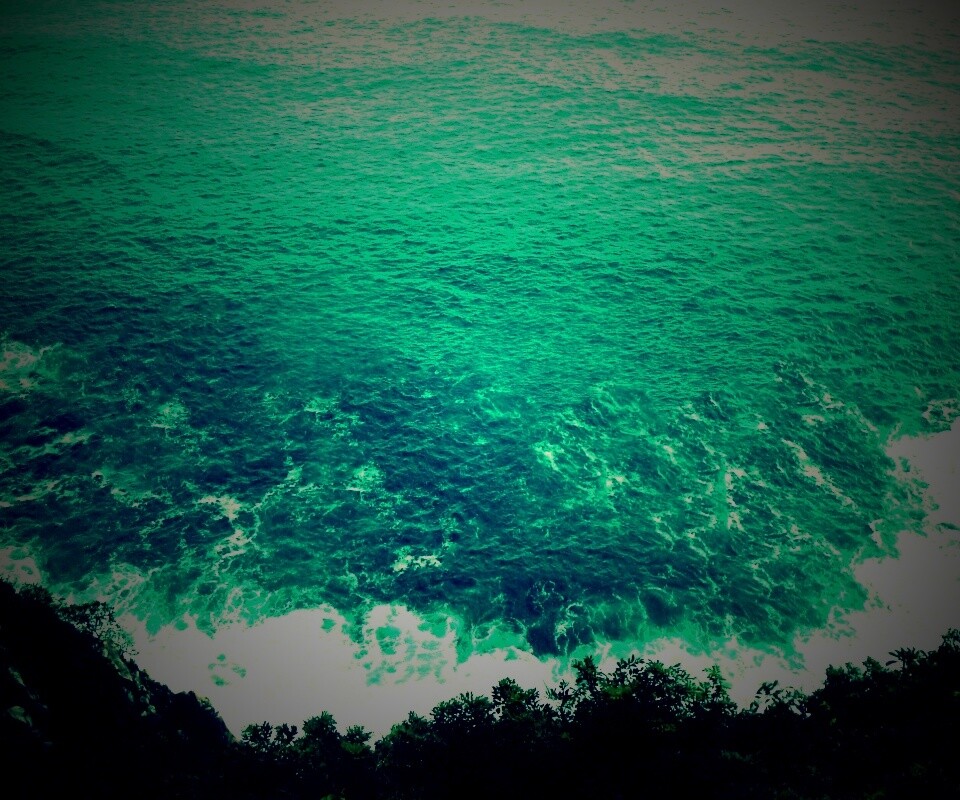 Утёс у красивого моря обои