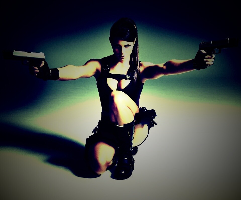 Alison Carrol в роли Лары Крофт обои