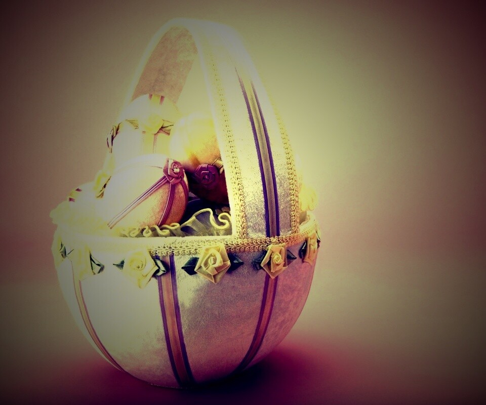 Пасхальная корзина с яйцами обои