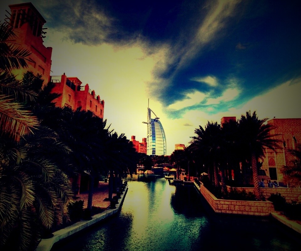 Вид на гостиницу Бурдж Аль Араб в Дубае обои