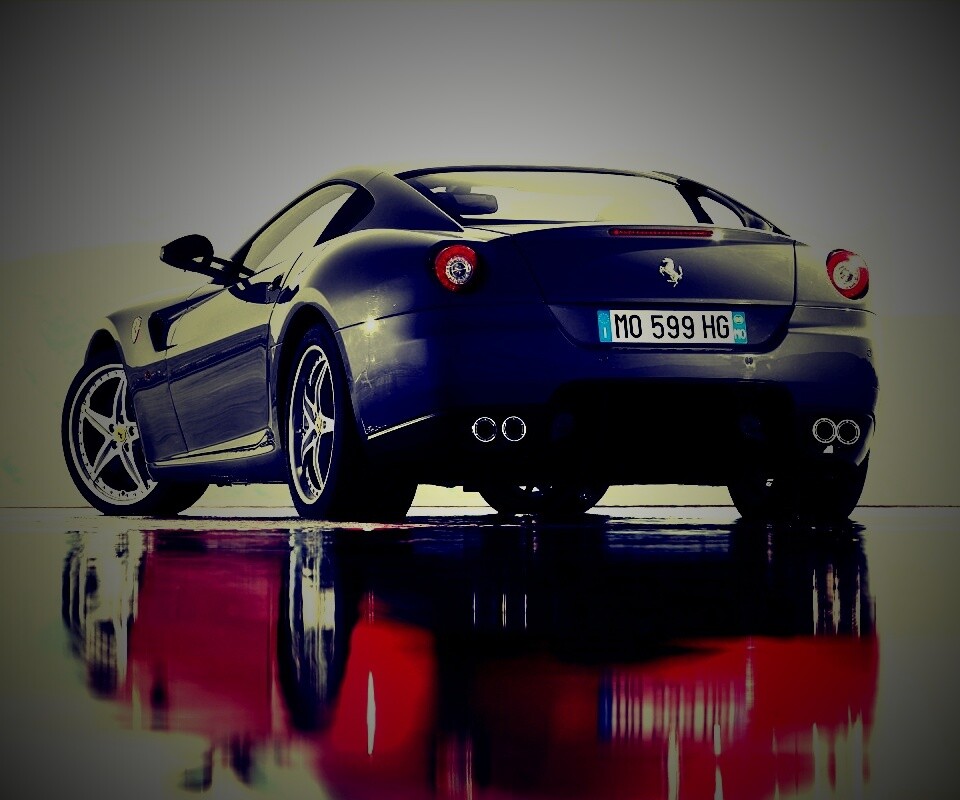 Ferrari в отражении обои