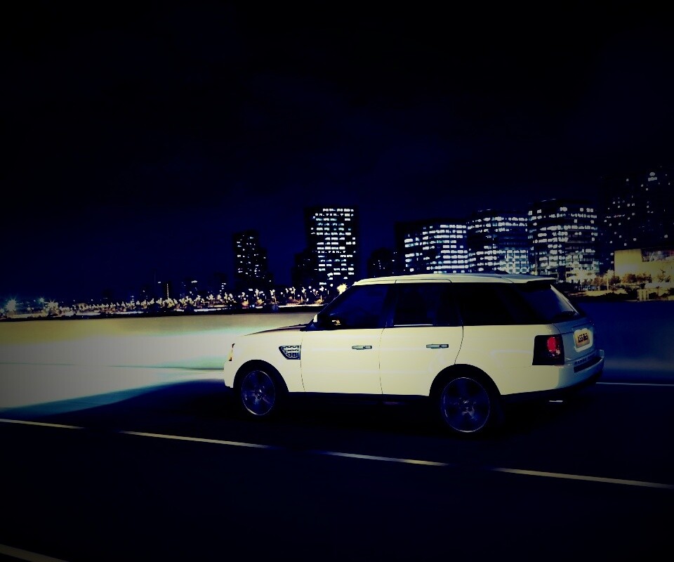 Рендж ровер на трассе обои