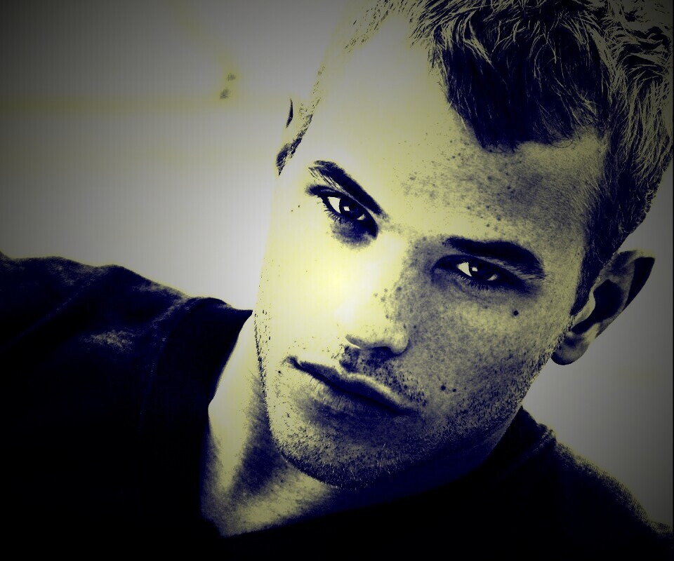 Келлан Латс обои