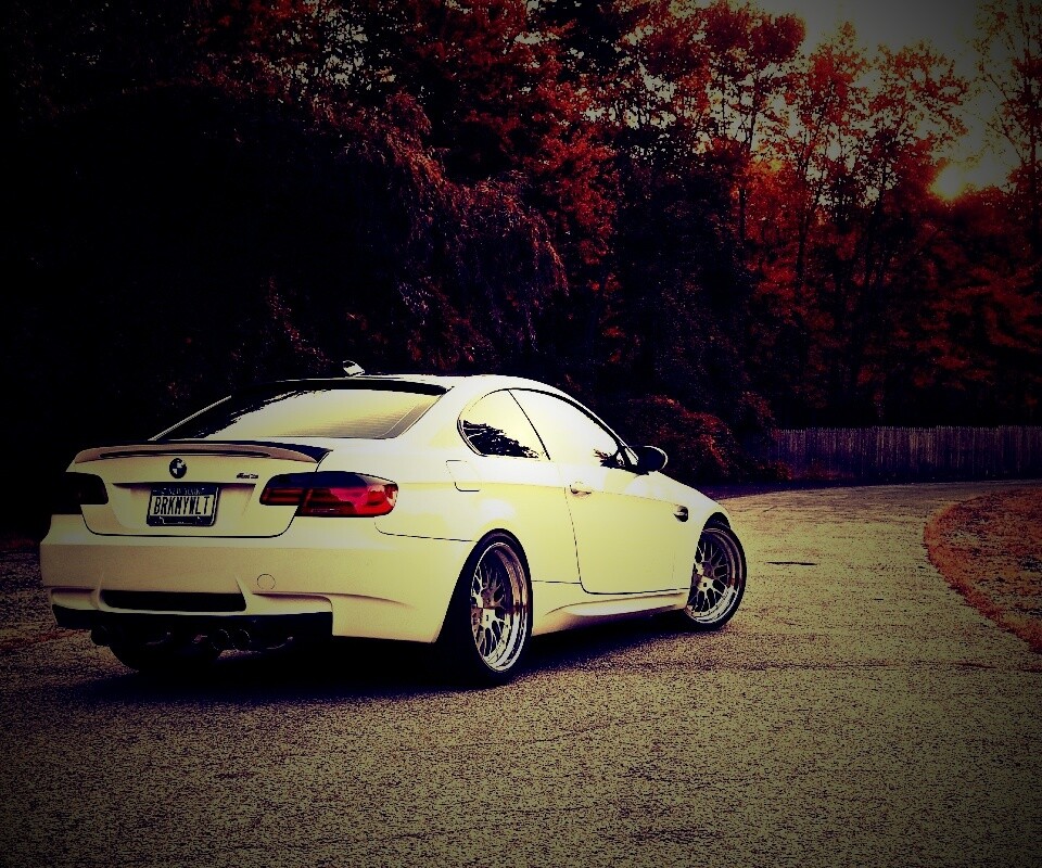Белый BMW M3 обои