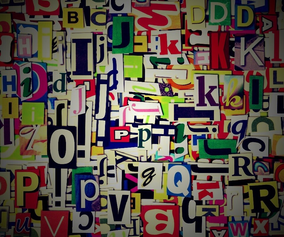 Буквы вырезанные из журналов обои