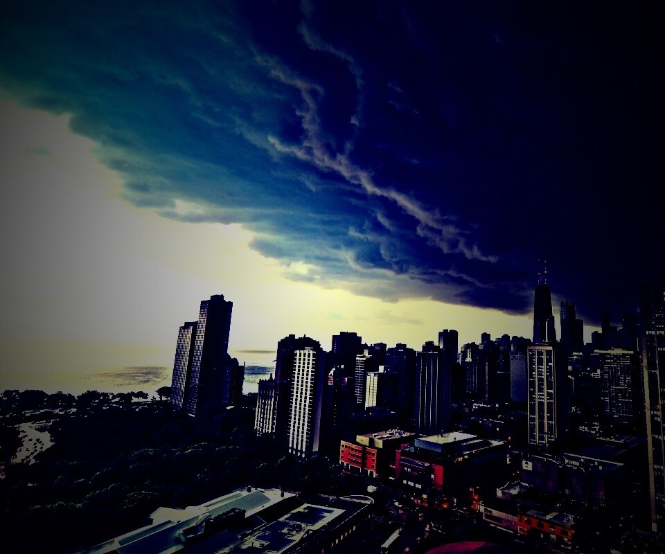 Туча над городом обои