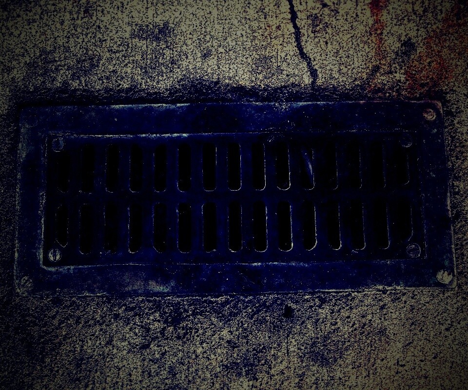 Канализационная решетка обои