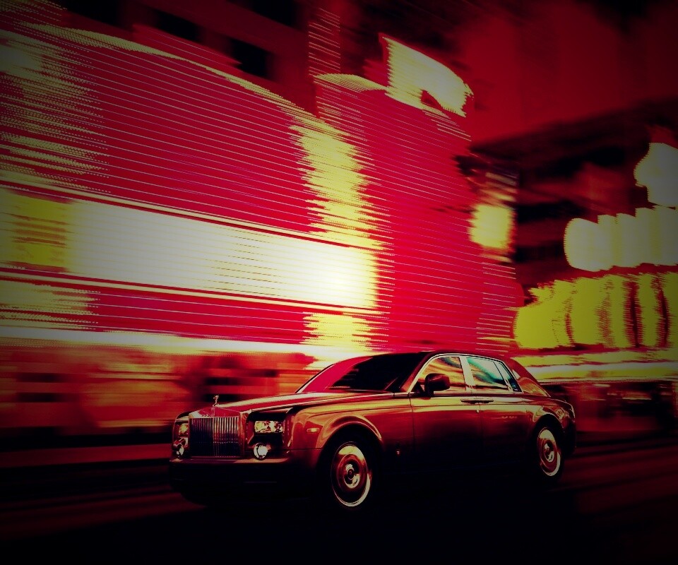 Rolls-Royce Phantom едет через город обои