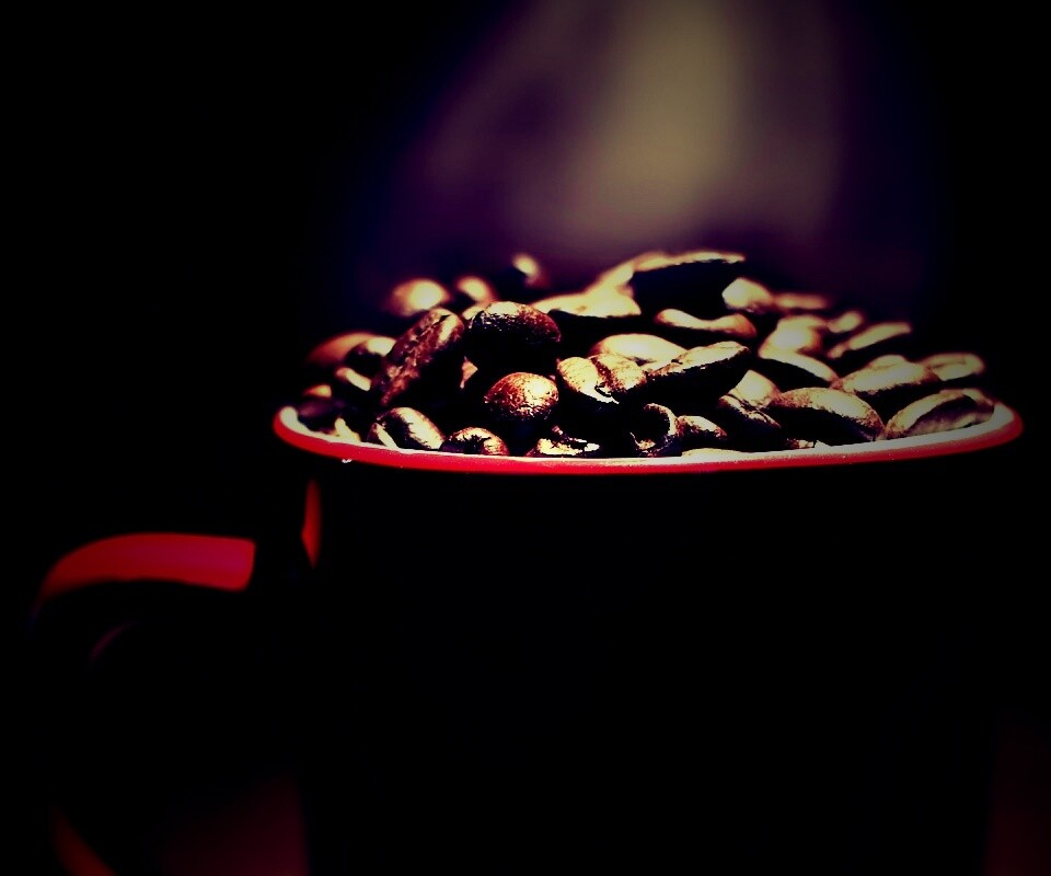 Полная кружка кофейных зёрен обои