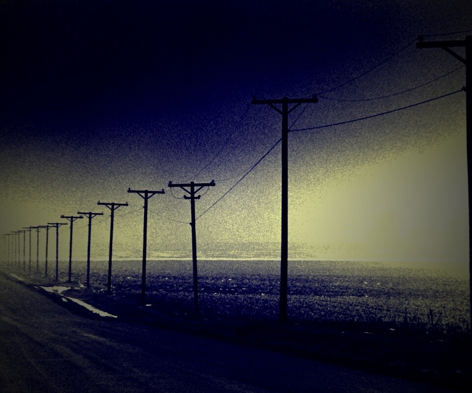 Столбы вдоль дороги обои