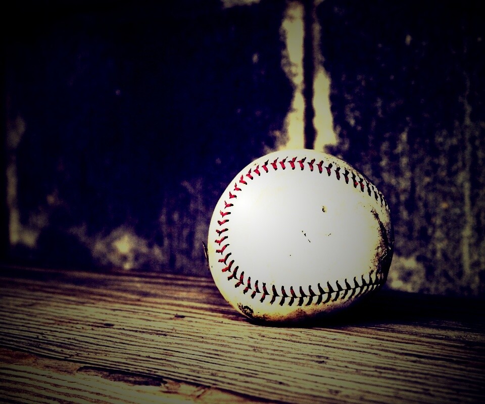 Старый бейсбольный мяч обои