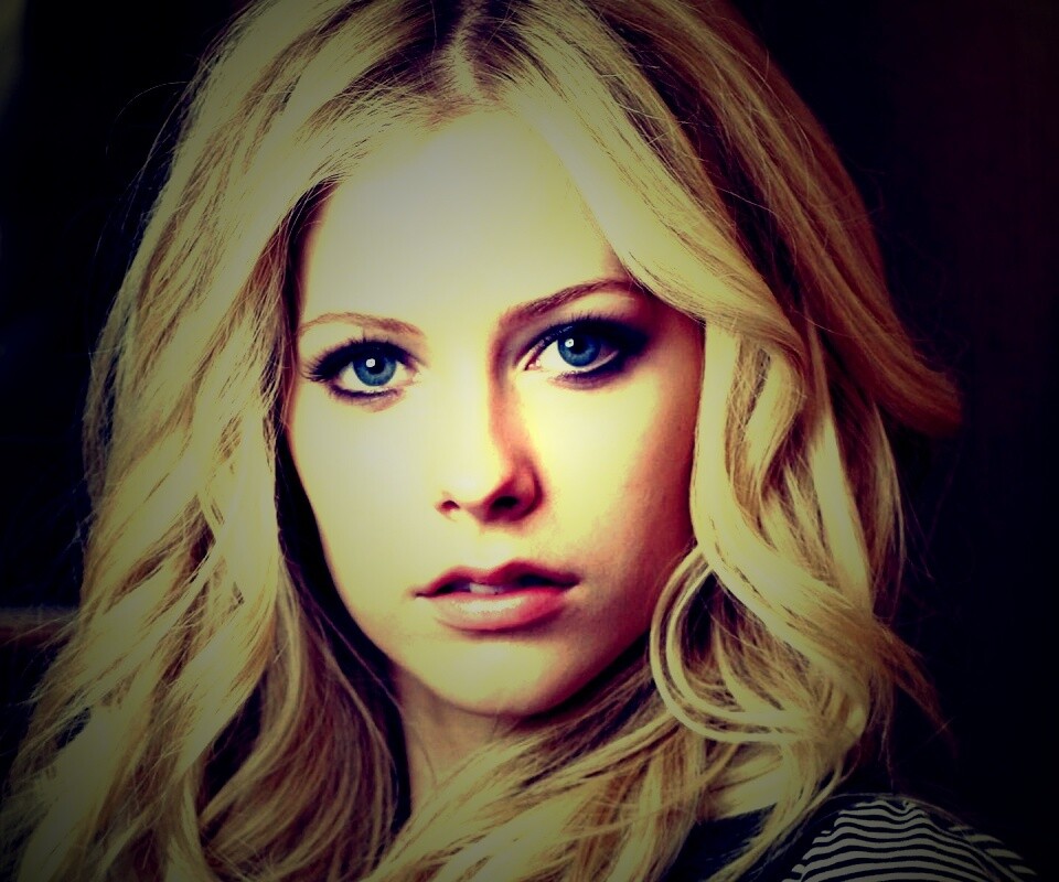 Блондинка Аврил Лавин обои