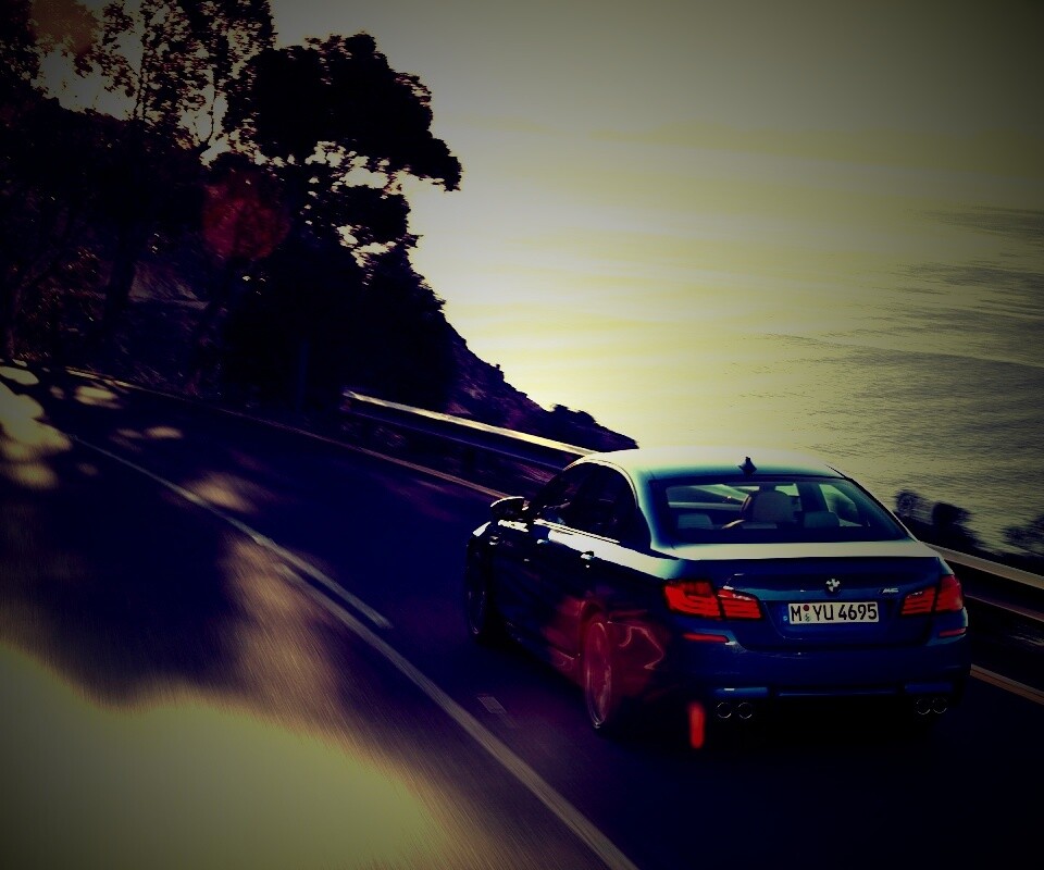 BMW F10 на горной дороге  обои