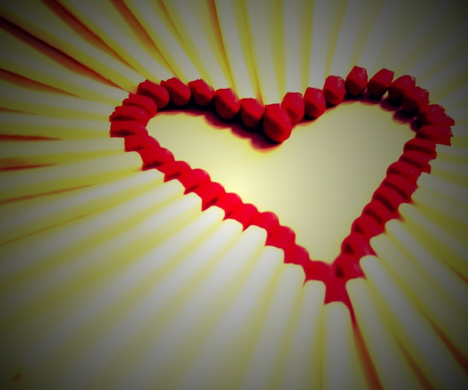 Сердечко из спичек обои