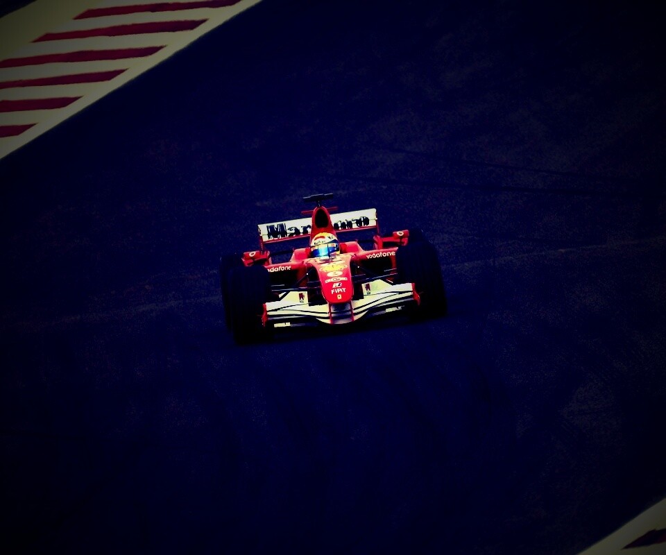 Болид на тарссе обои