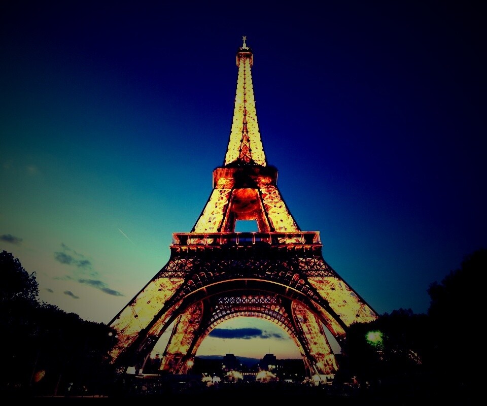 Светящаяся эйфелева башня обои