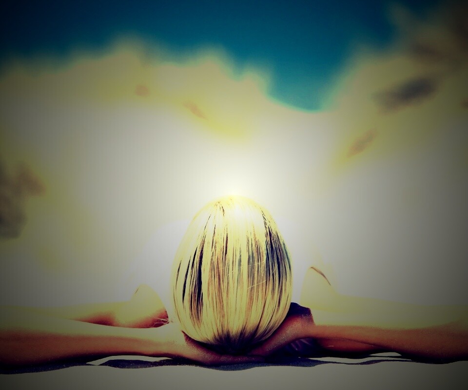 Девушка на солнце обои