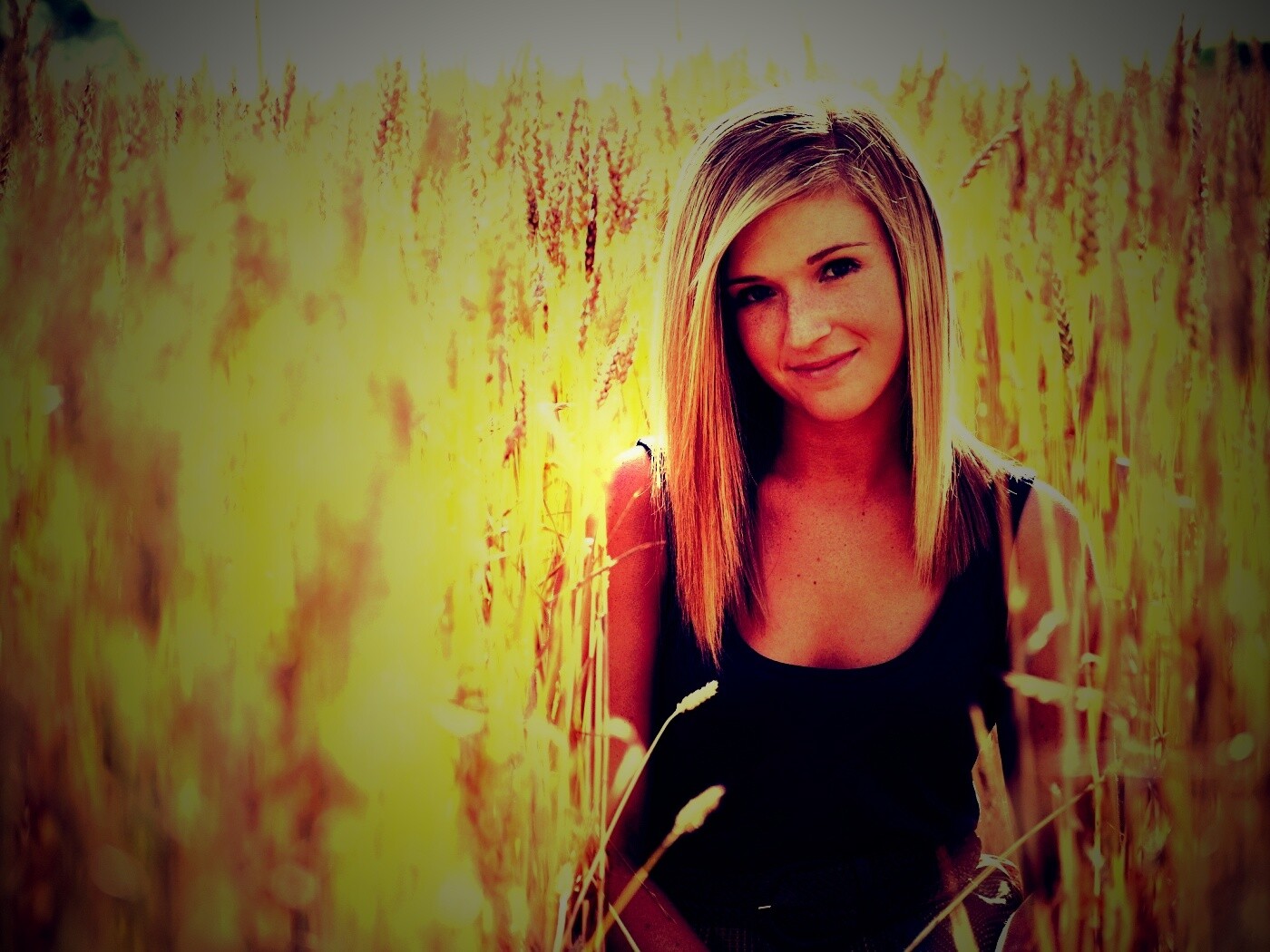 Девушка во ржи обои