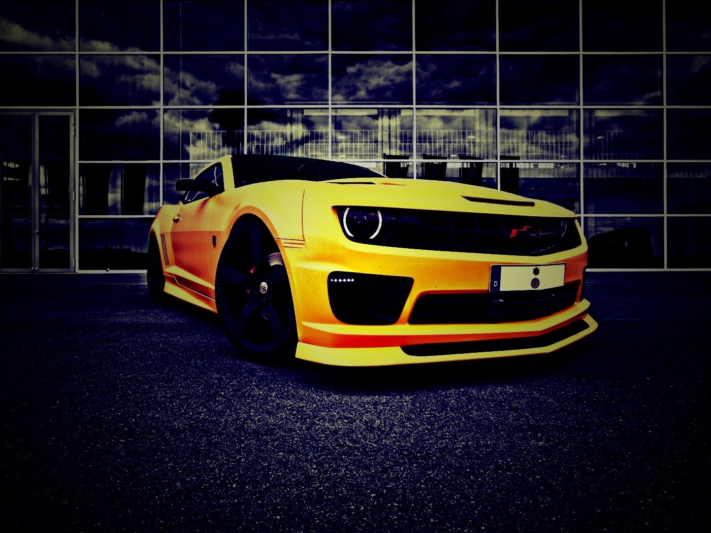 Желтый монстр обои