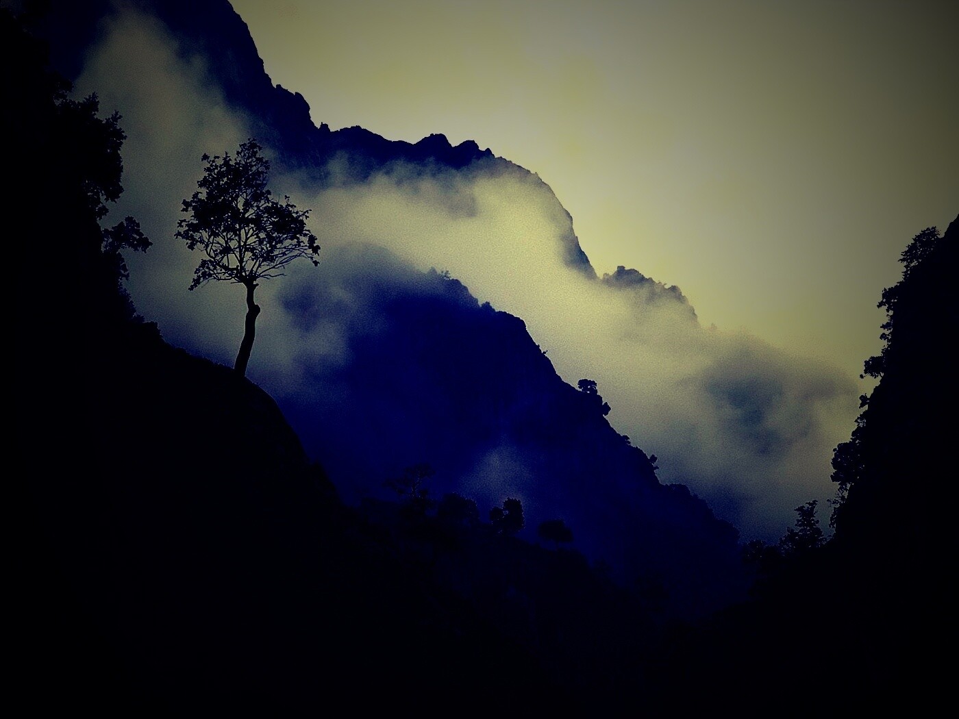 Сумерик в горах обои