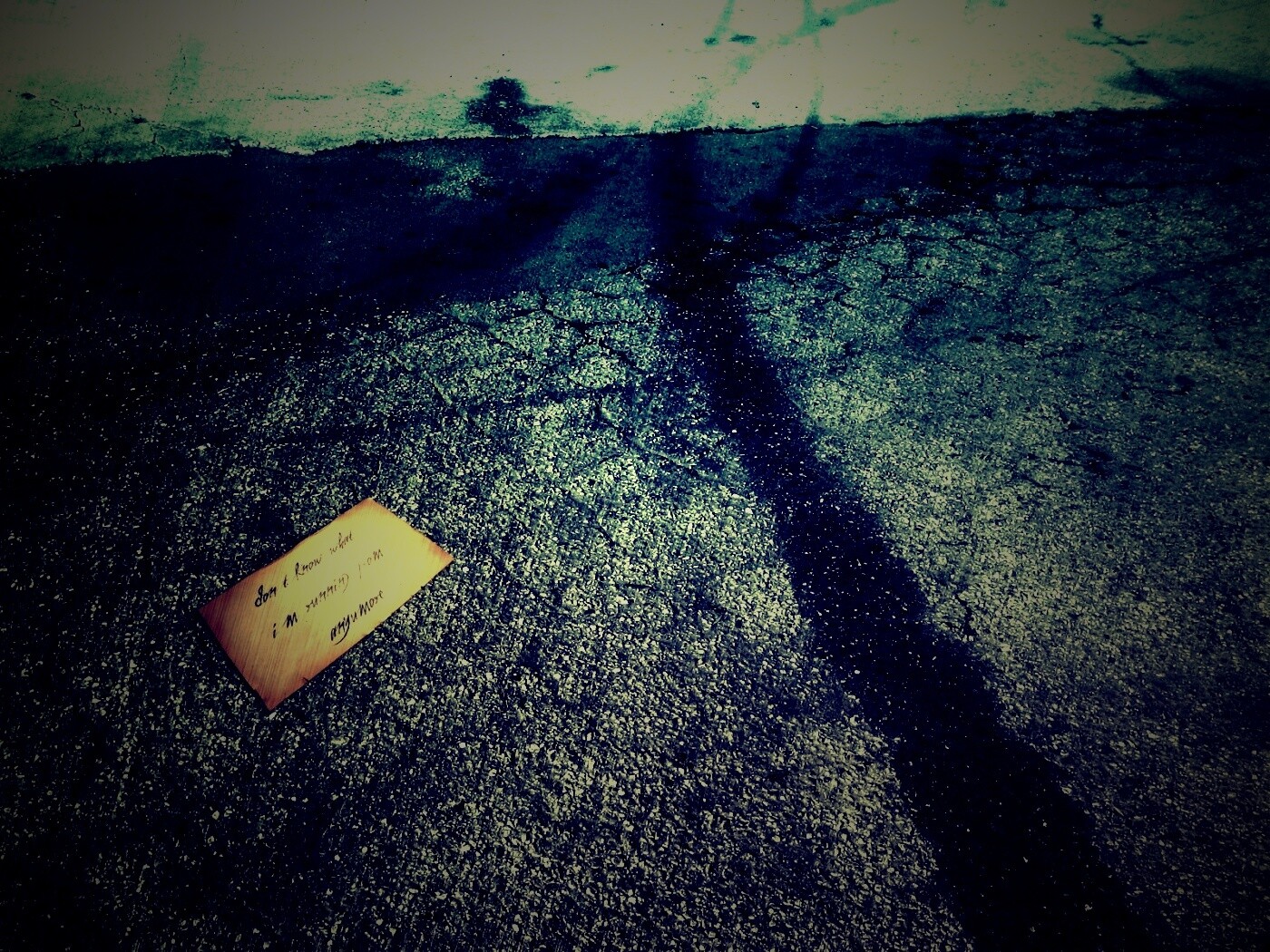 Записка на асфальте обои