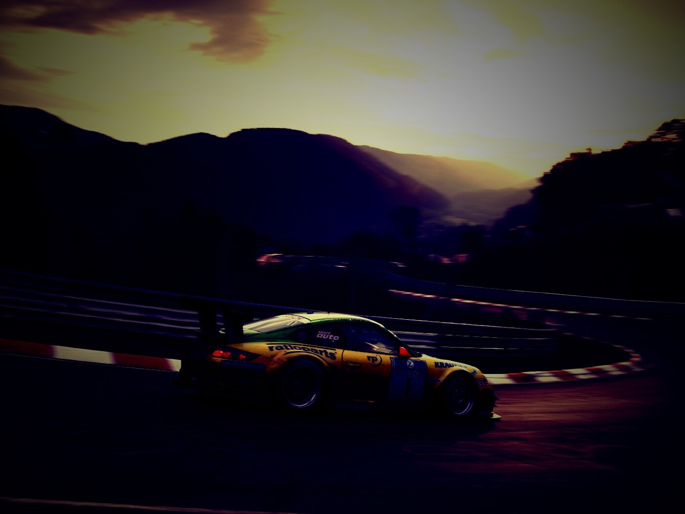 Гоночный Порше на треке обои