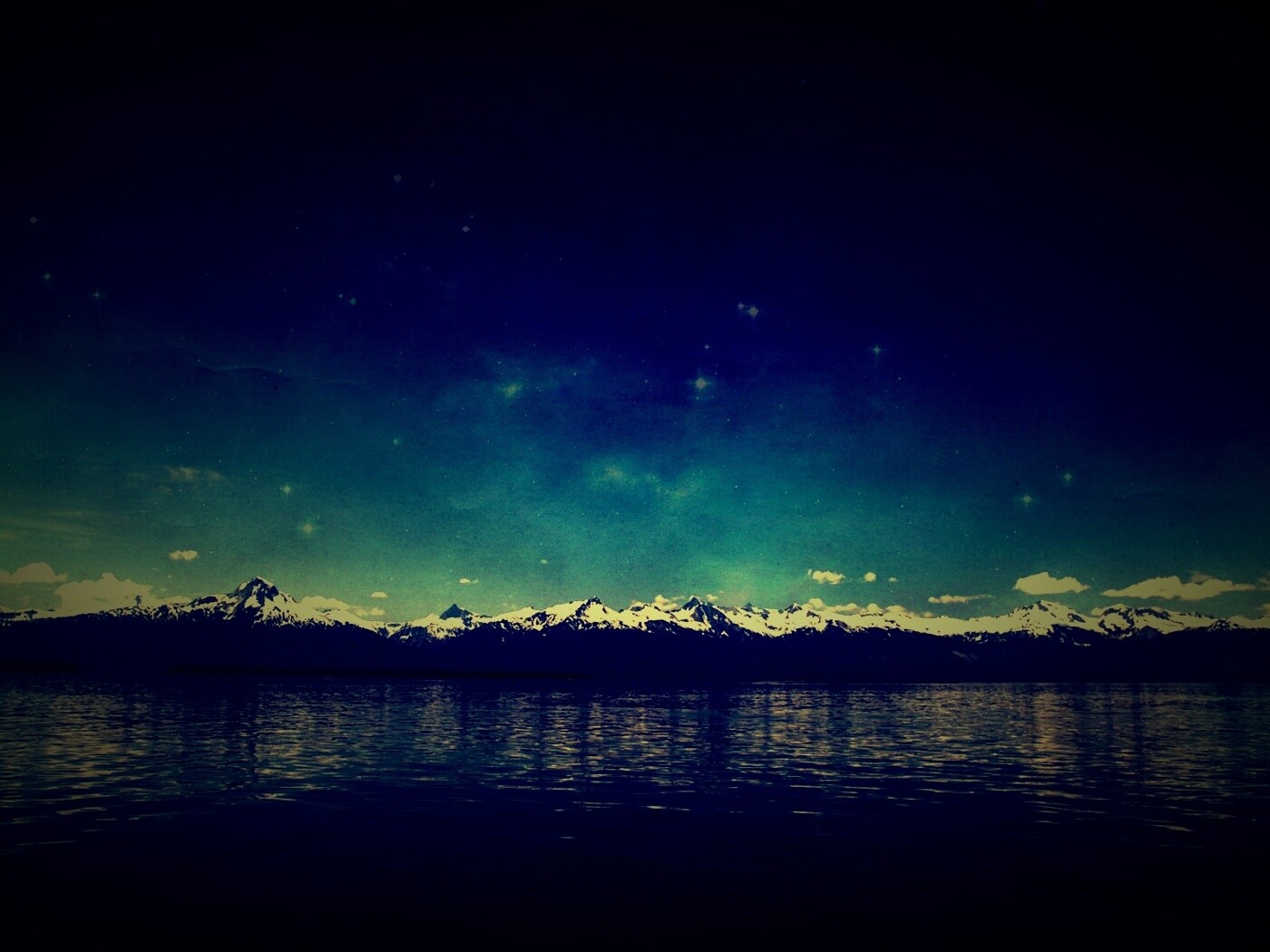 Горы за морем обои