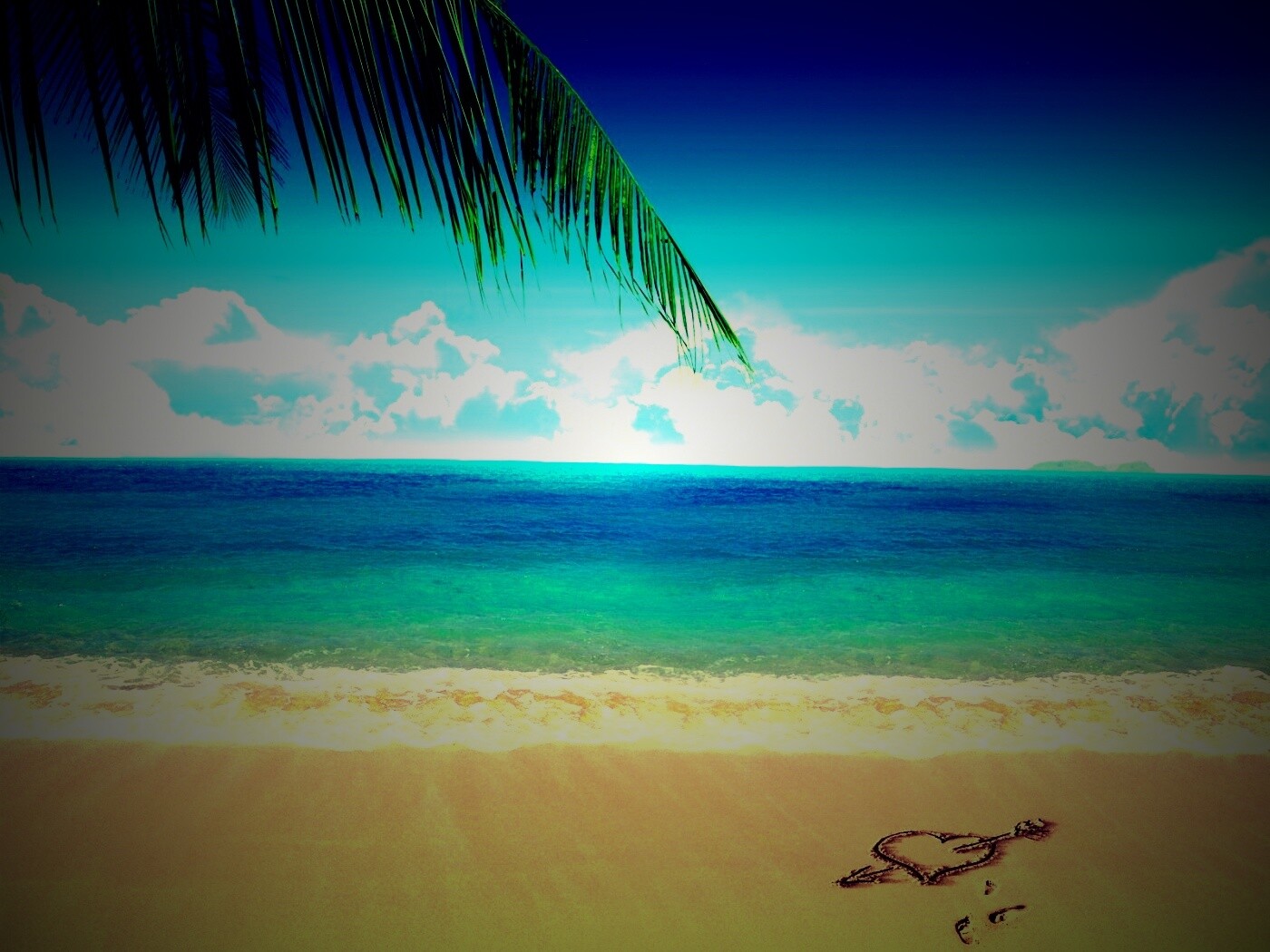 Любовь на океанском берегу обои