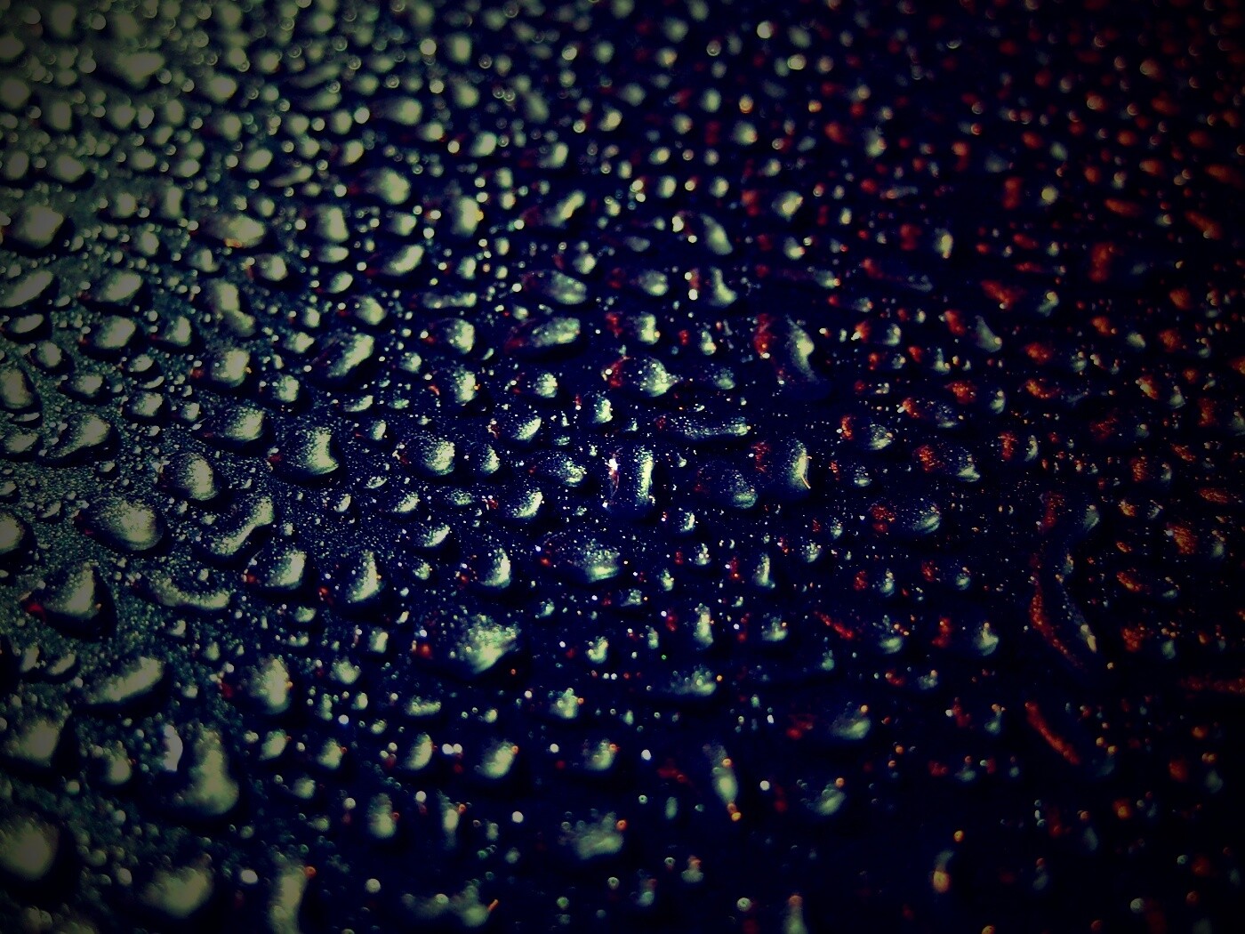 Вода собирается в капли обои