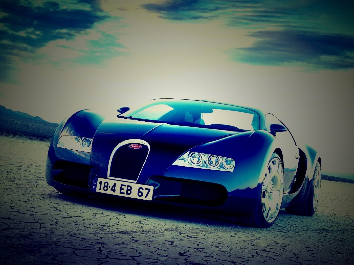 Бугатти в пустыне обои