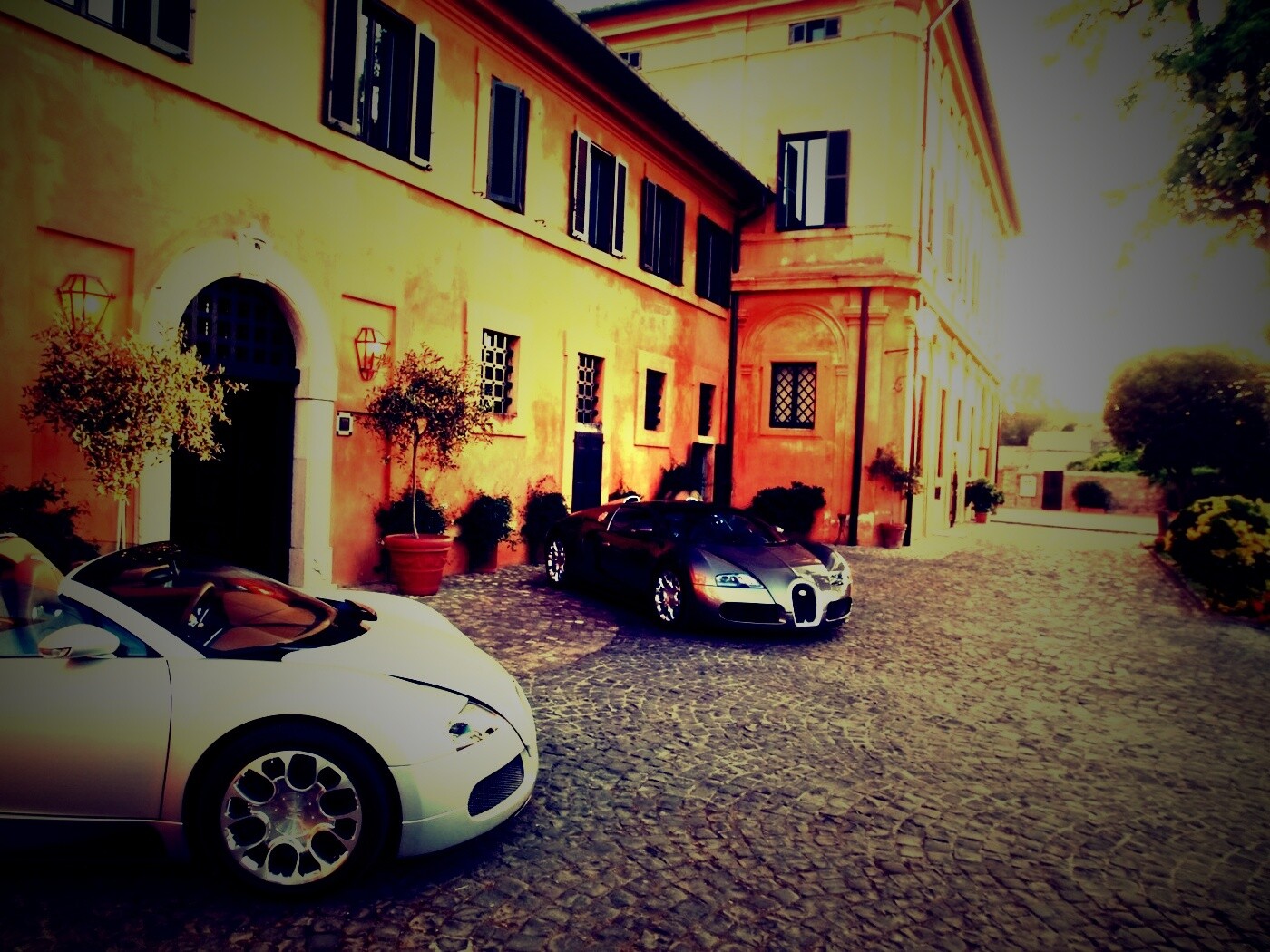 Два Бугатти у дома обои