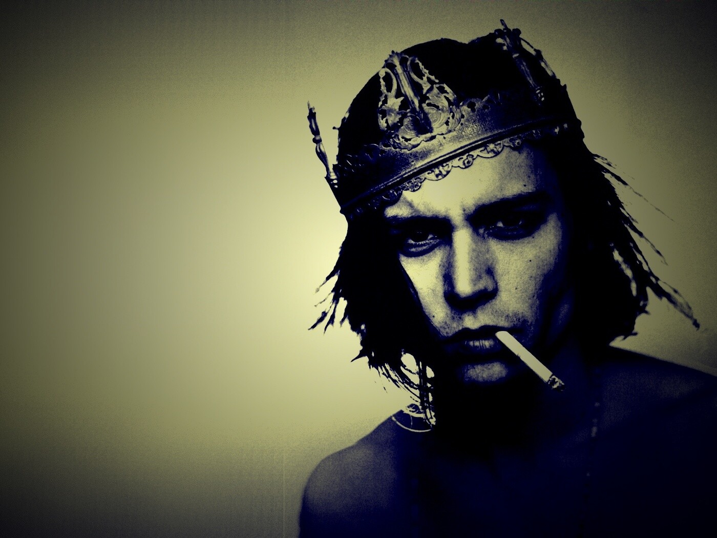 Джонни Депп в короне обои