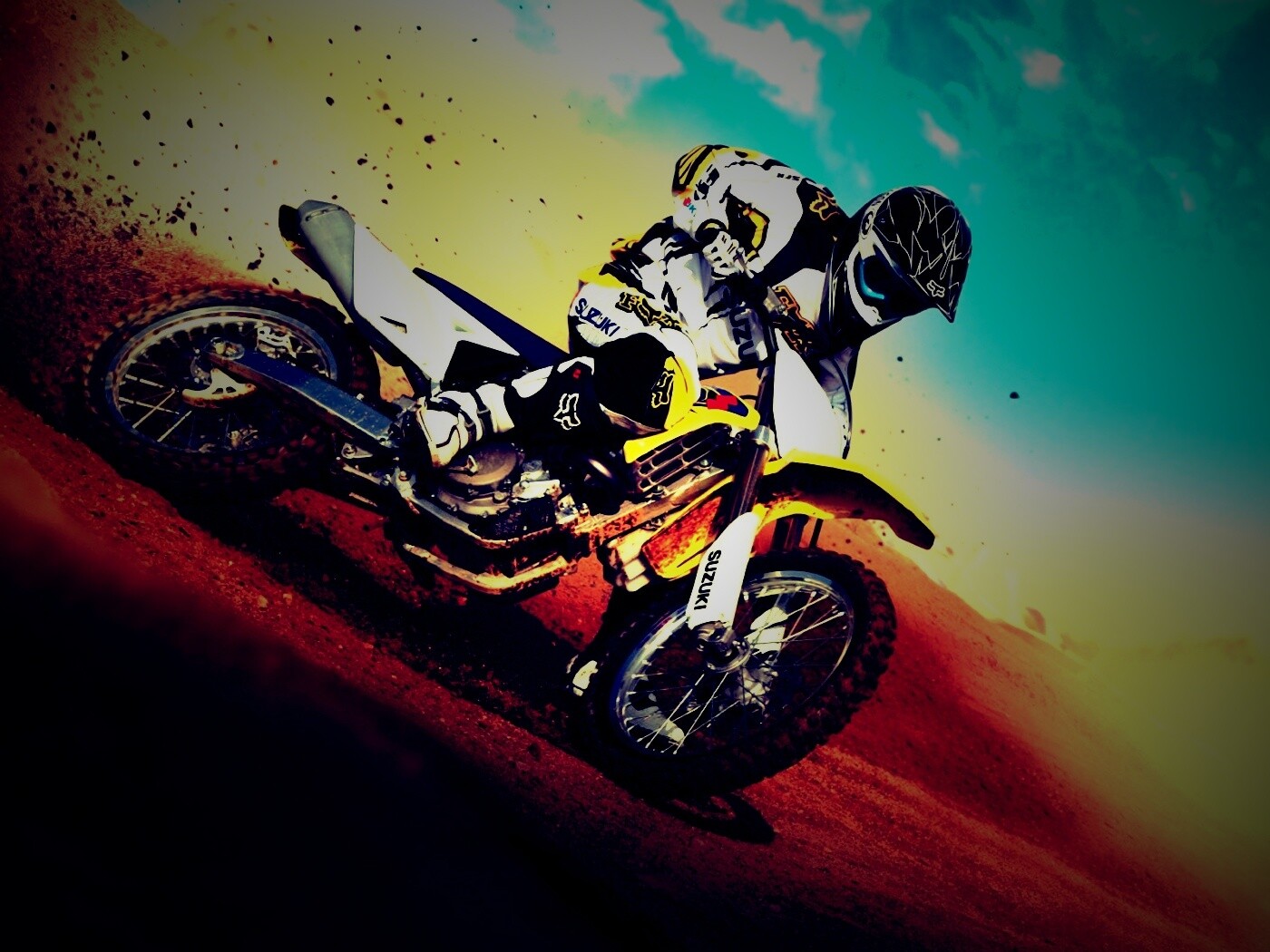 Мотоциклист на кроссовом байке обои
