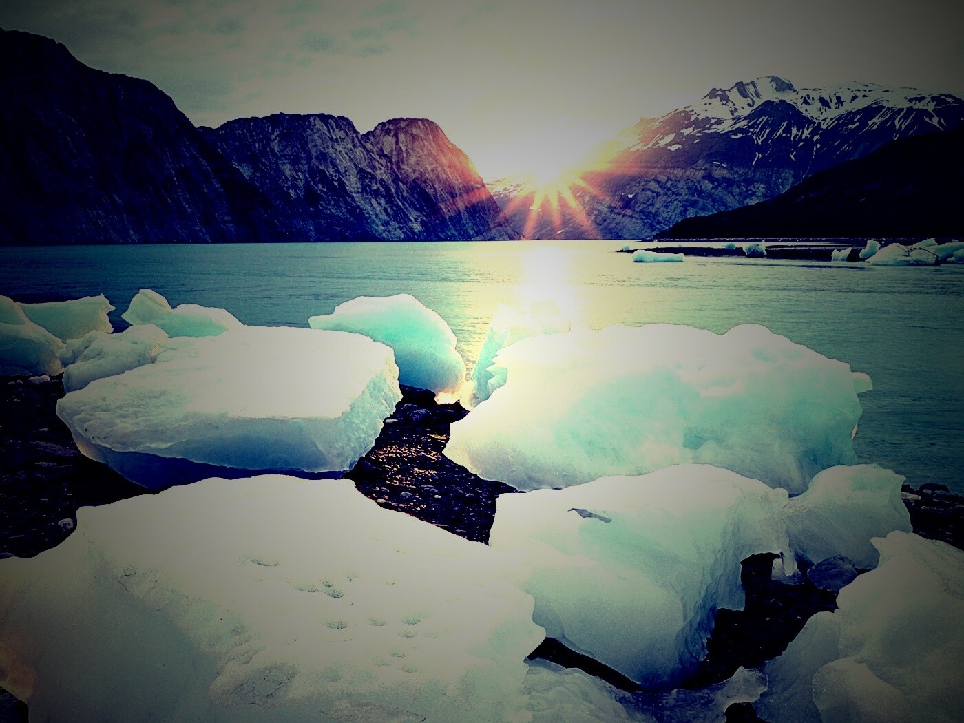 Зимнее горное озеро обои