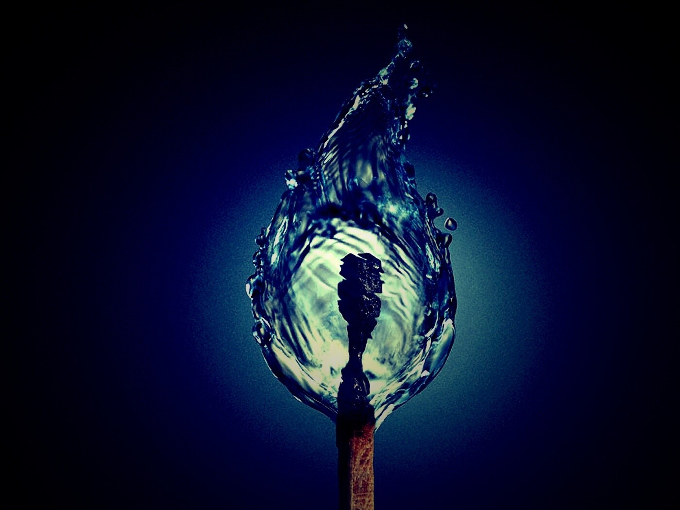 Водяное пламя спички обои