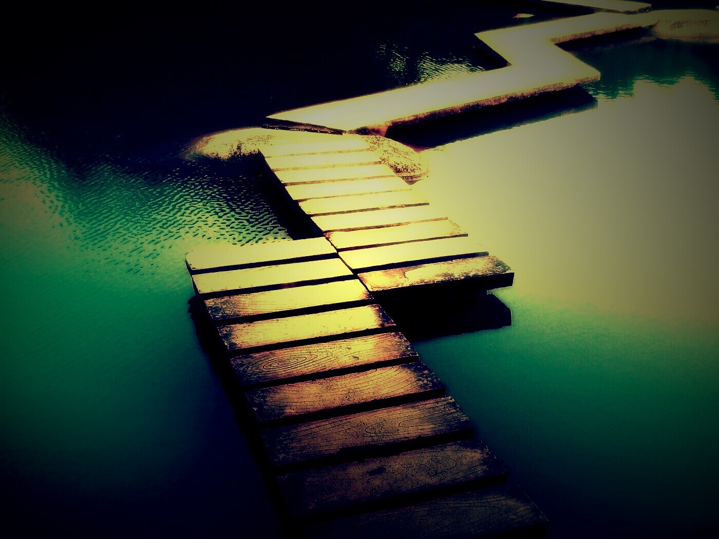 Дорожка над водой обои