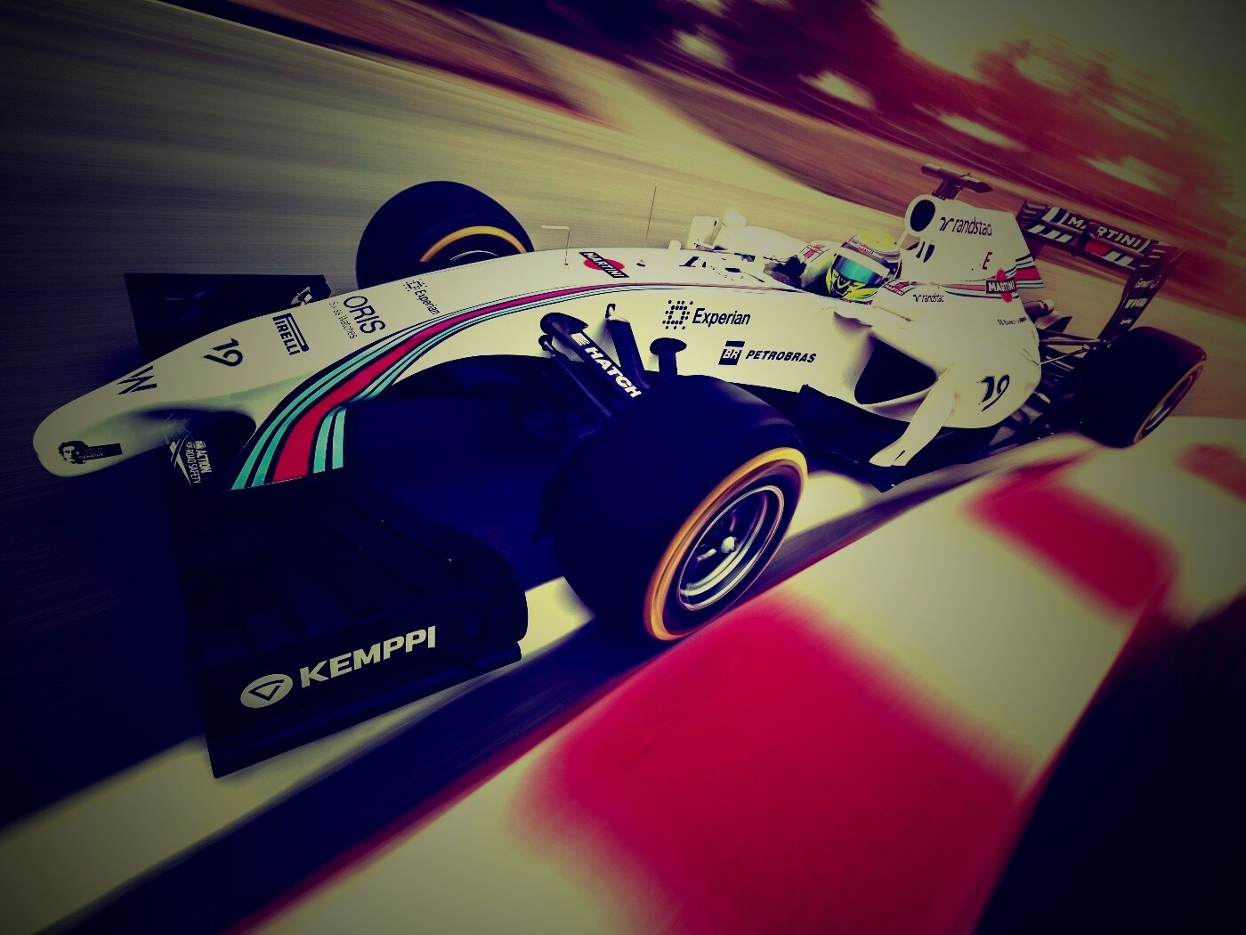 Гоночный болид F1 обои