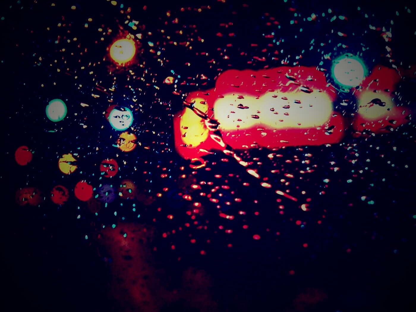 Дождь на стекле обои