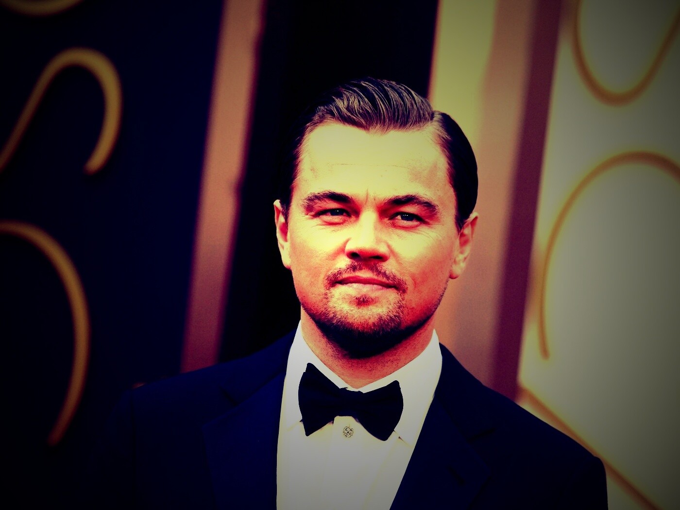 Леонардо Дикаприо в костюме обои