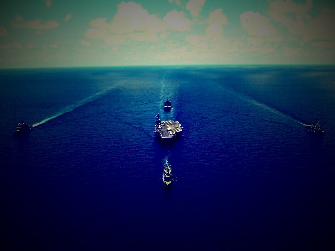 Авианосец с эскортом обои