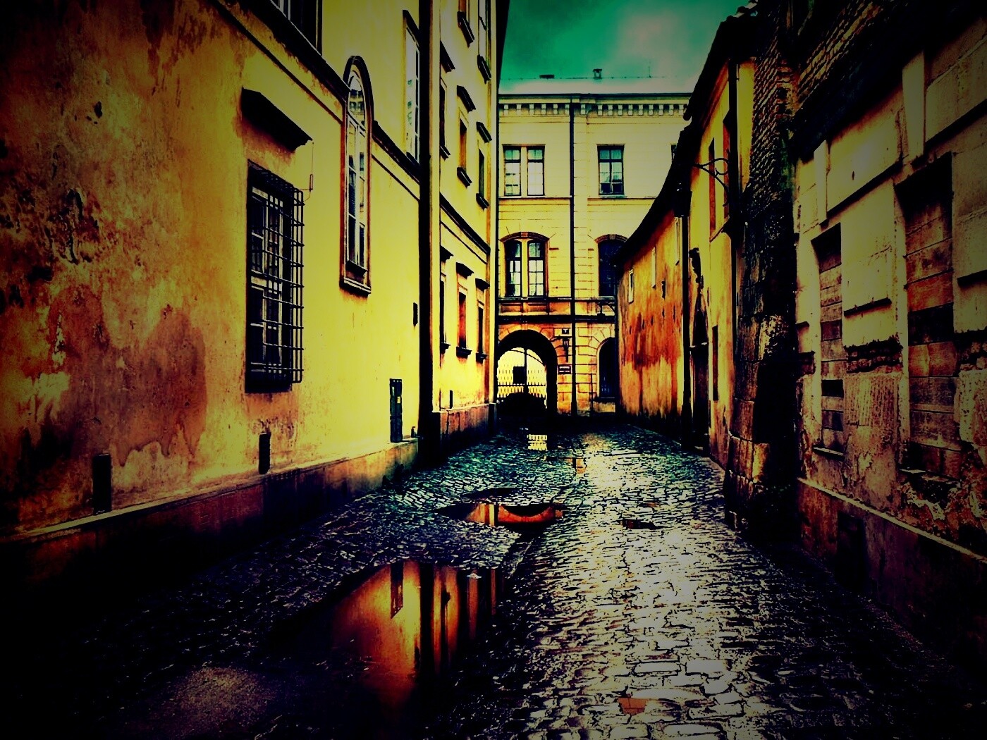 Проходной дворик обои